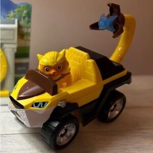 Paw Patrol Cat Pack Leo Vehicle with Figure and missile